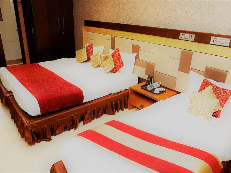 The Ashoka Hotel Indore Esterno foto