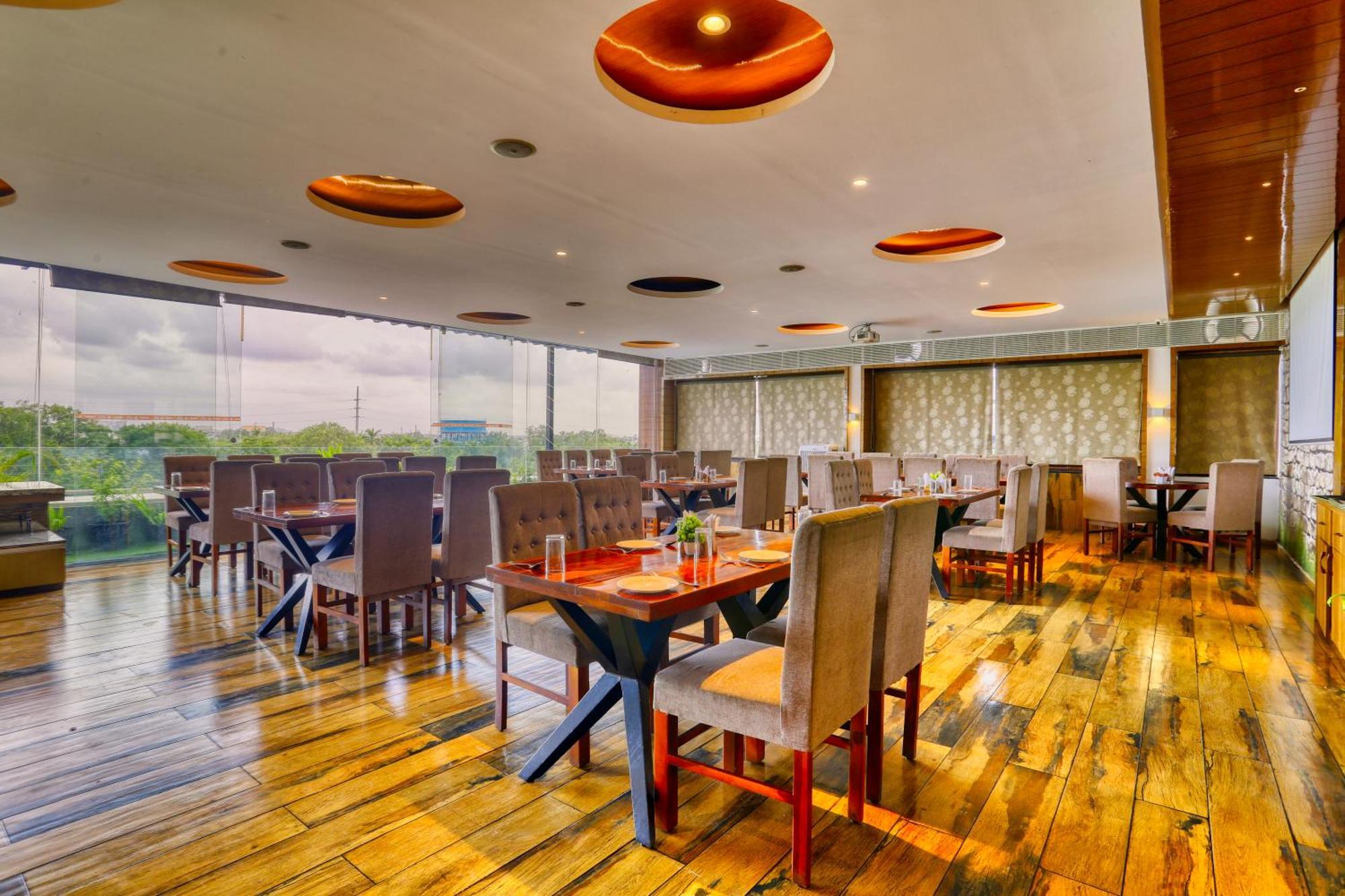 The Ashoka Hotel Indore Esterno foto
