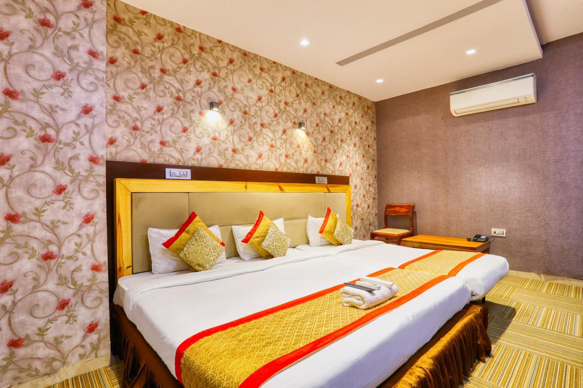 The Ashoka Hotel Indore Esterno foto