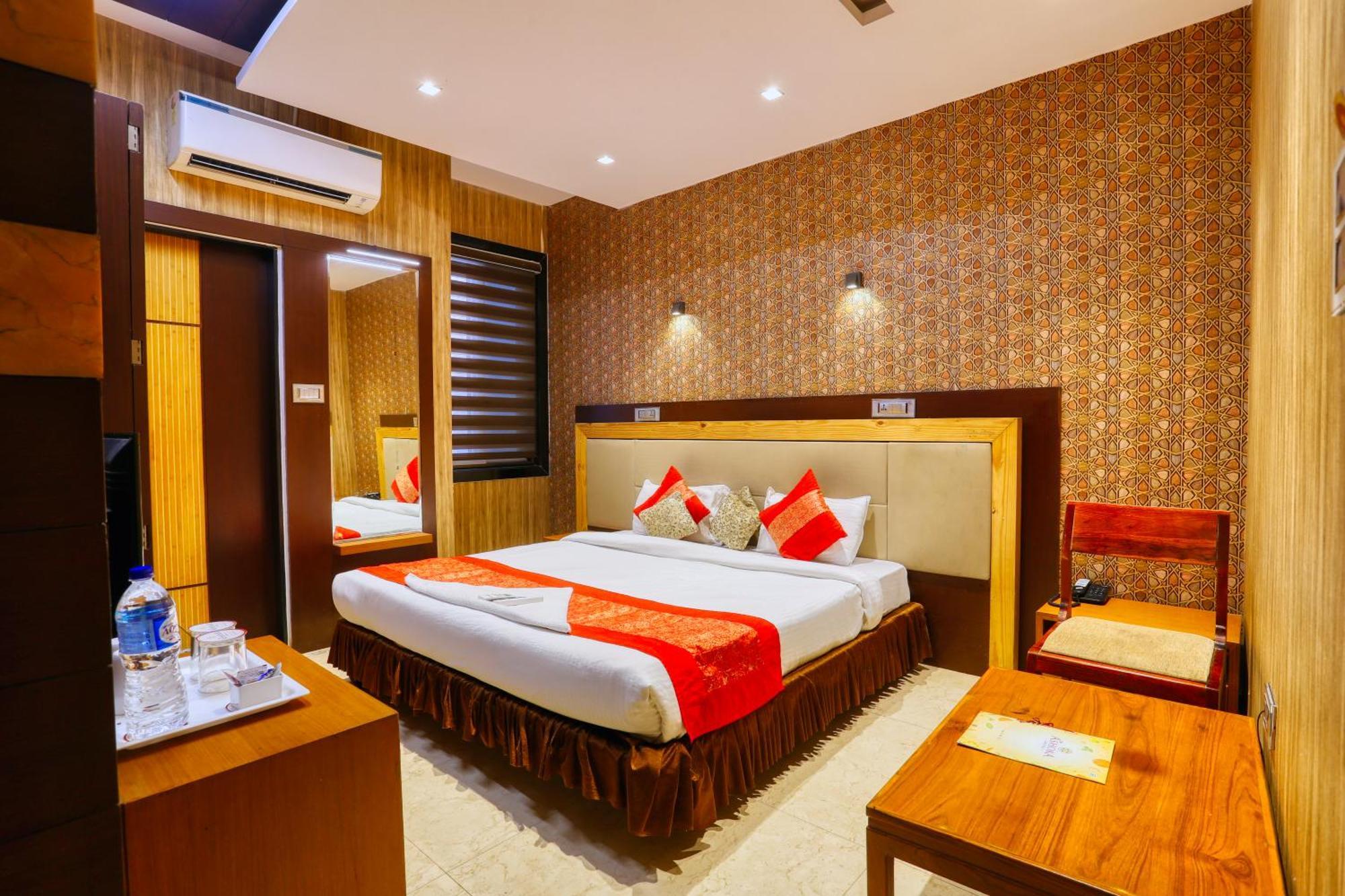 The Ashoka Hotel Indore Esterno foto