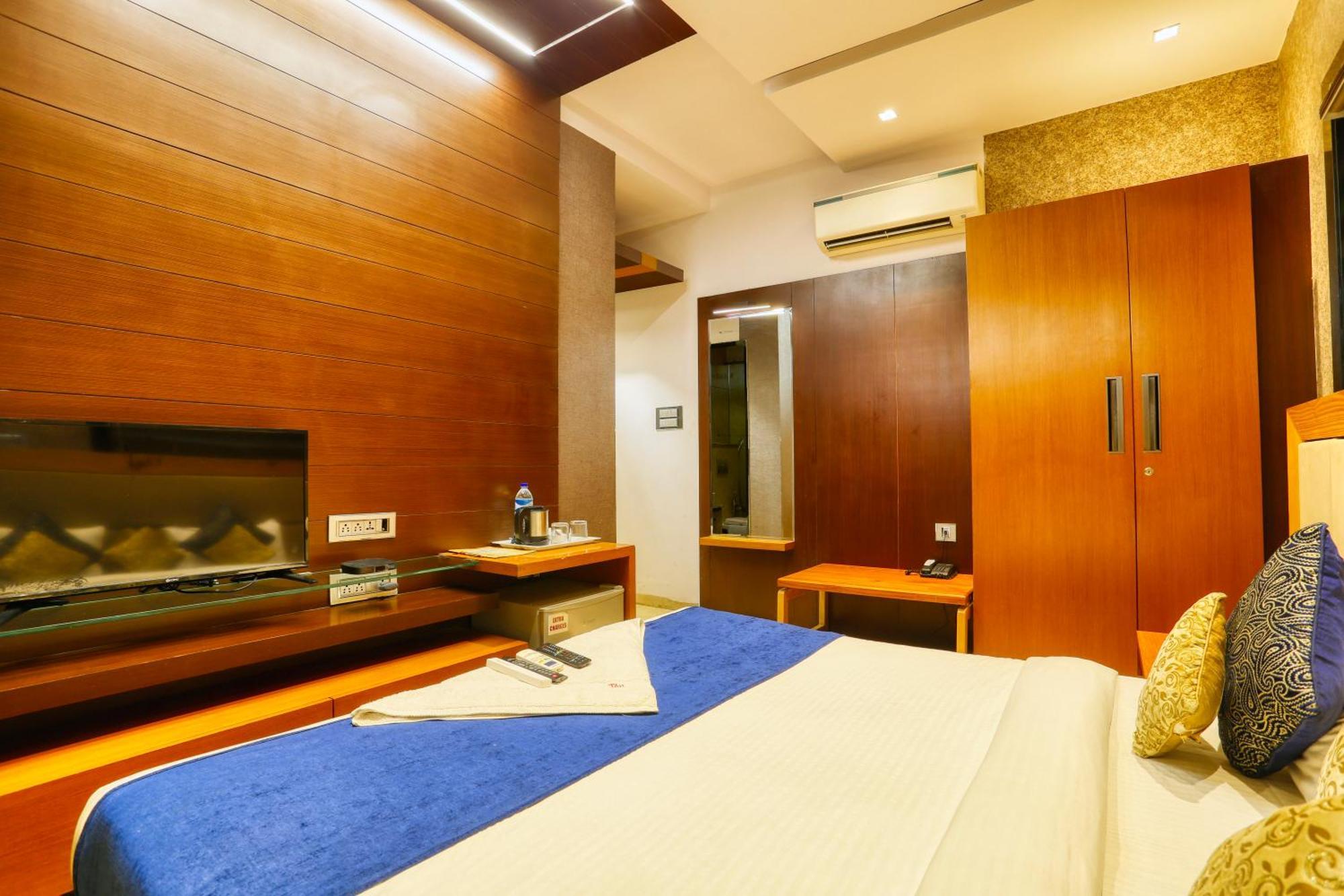 The Ashoka Hotel Indore Esterno foto