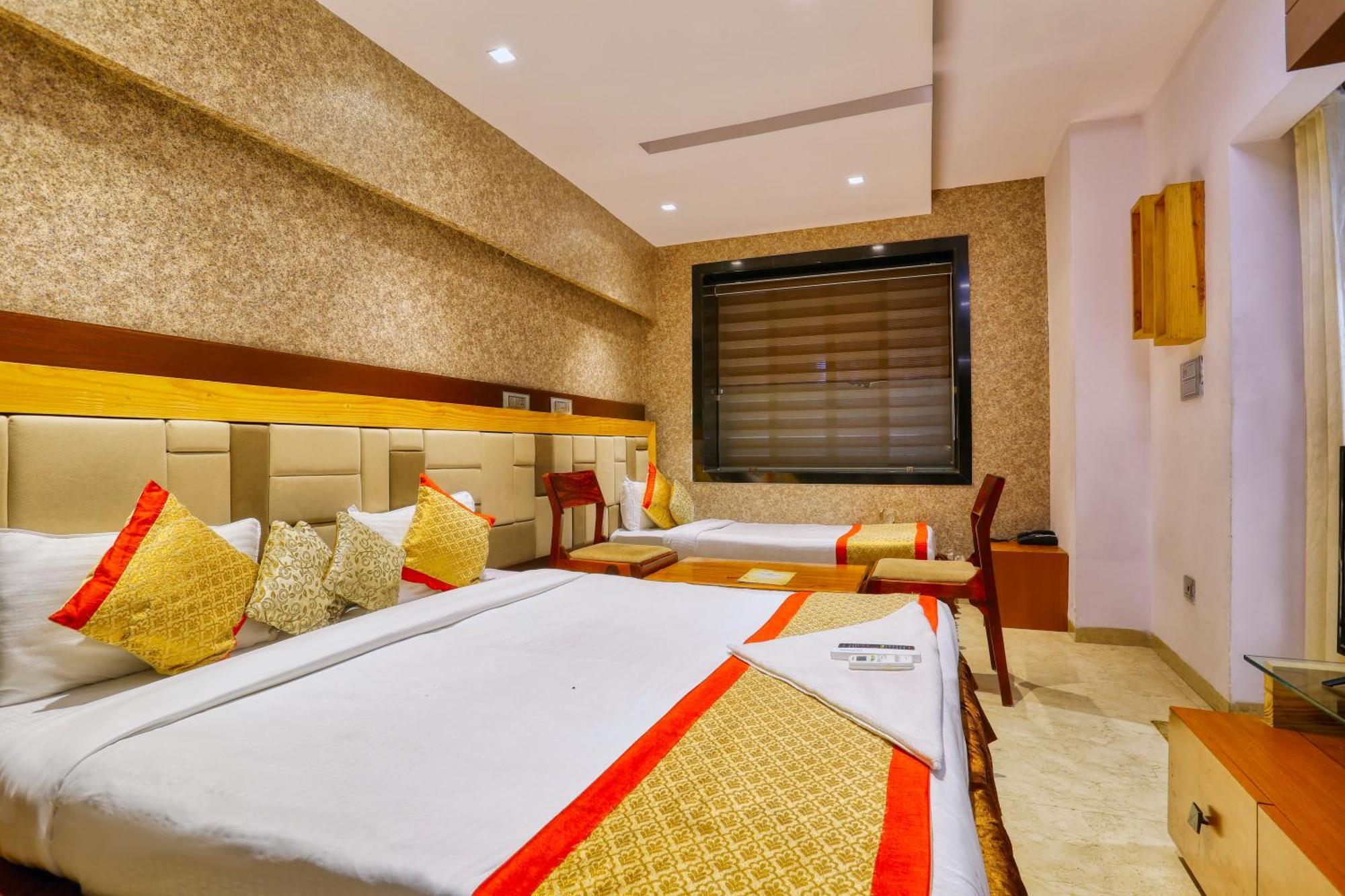 The Ashoka Hotel Indore Esterno foto
