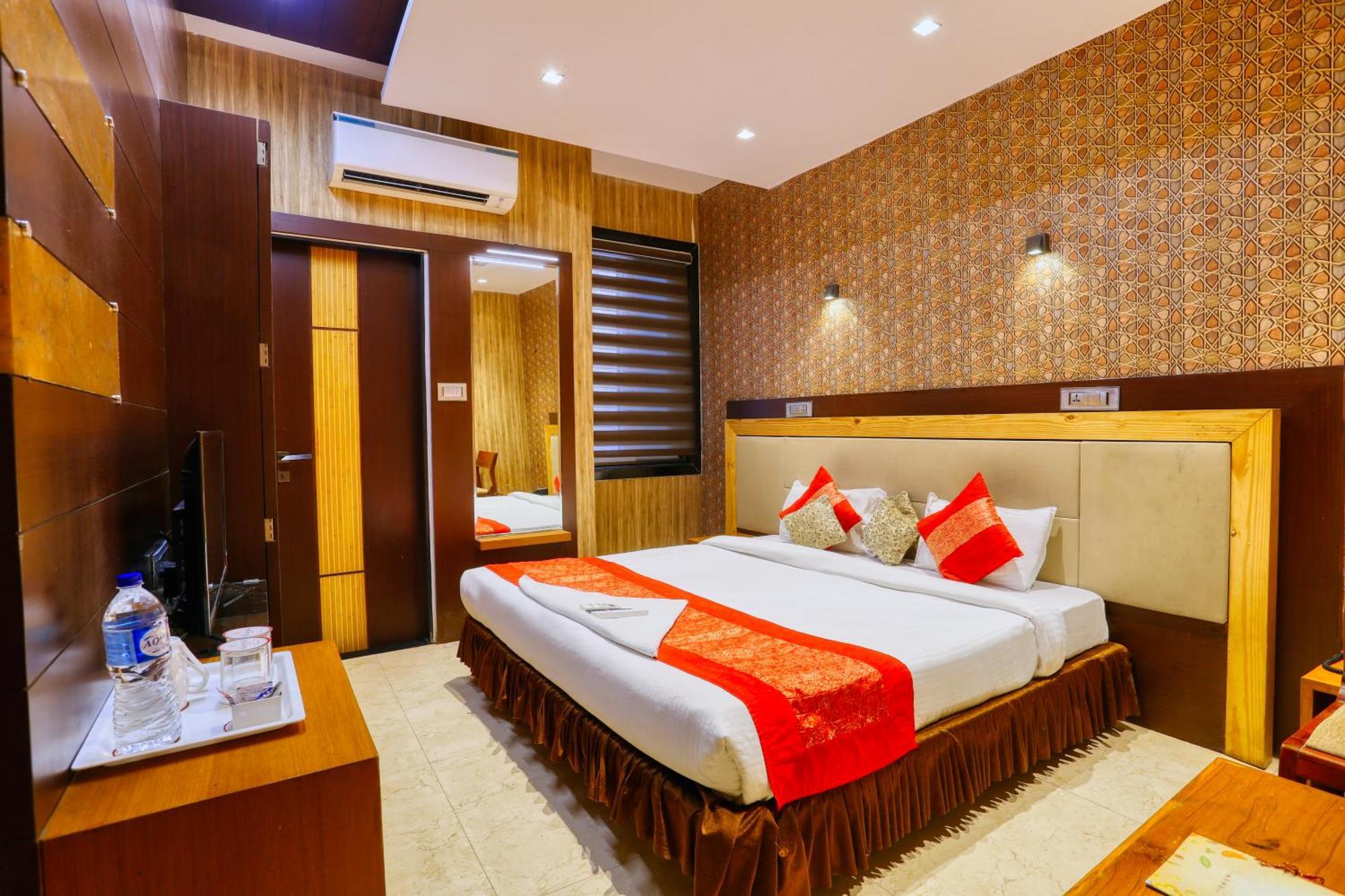 The Ashoka Hotel Indore Esterno foto