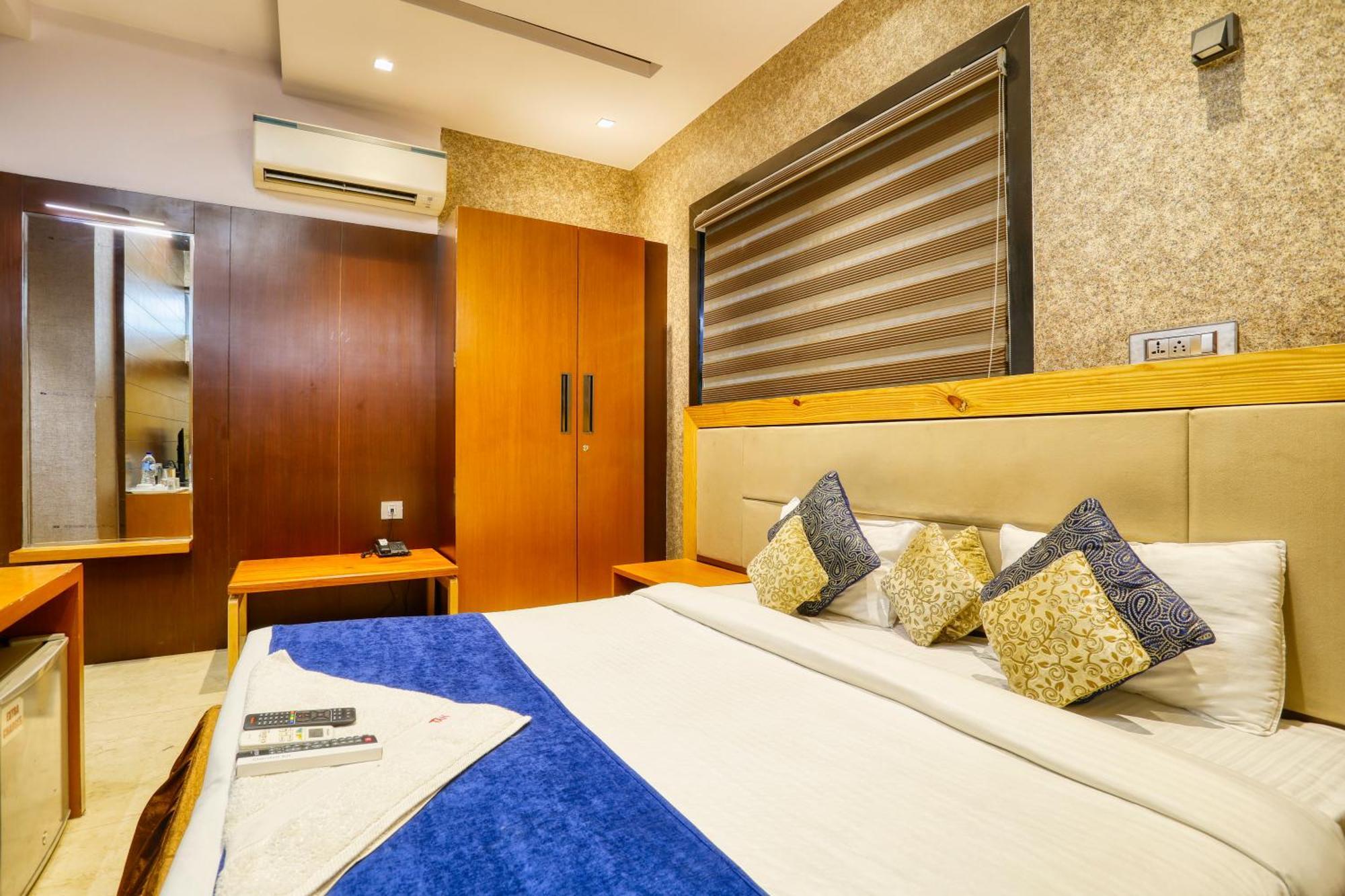 The Ashoka Hotel Indore Esterno foto