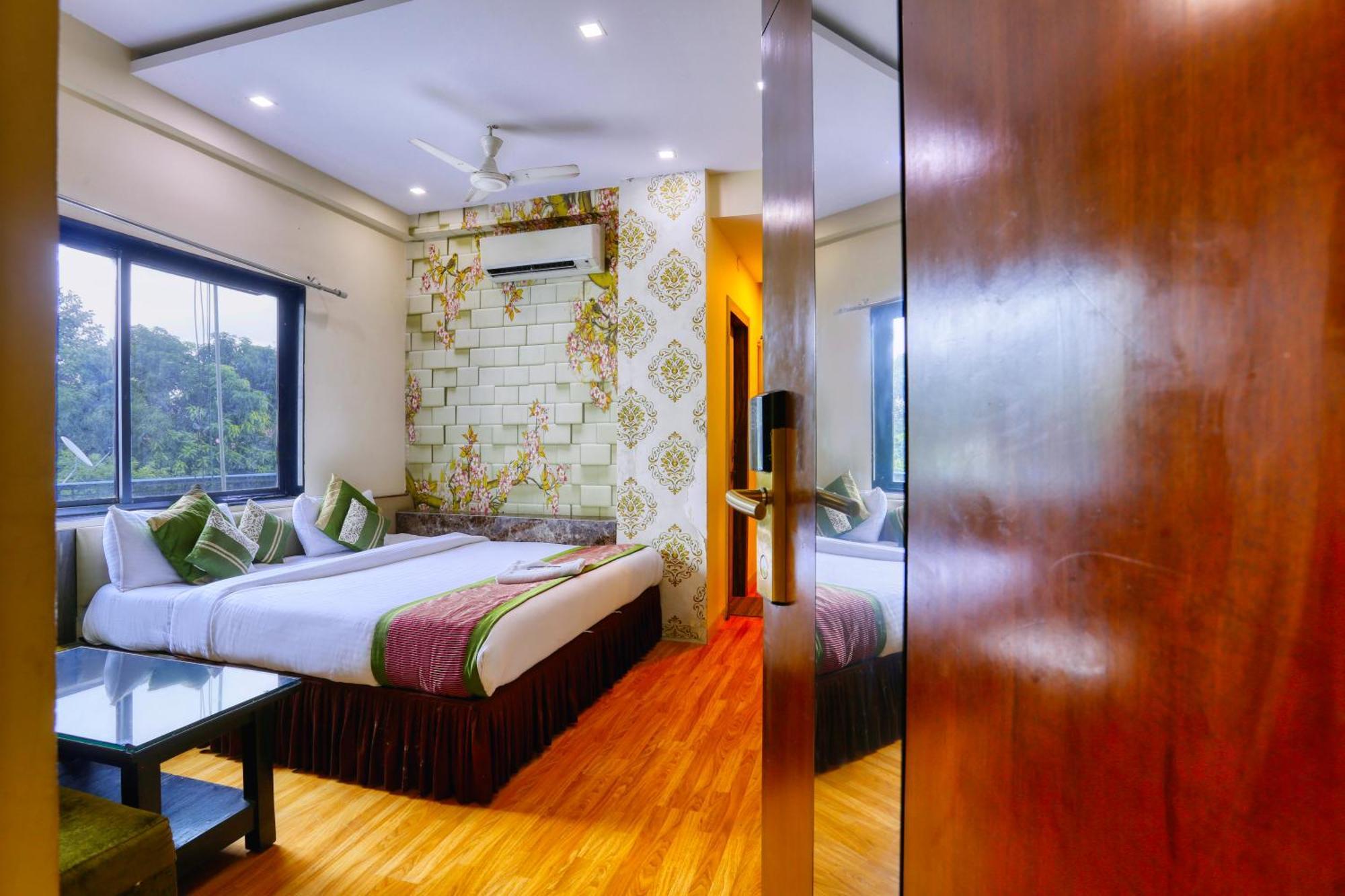 The Ashoka Hotel Indore Esterno foto