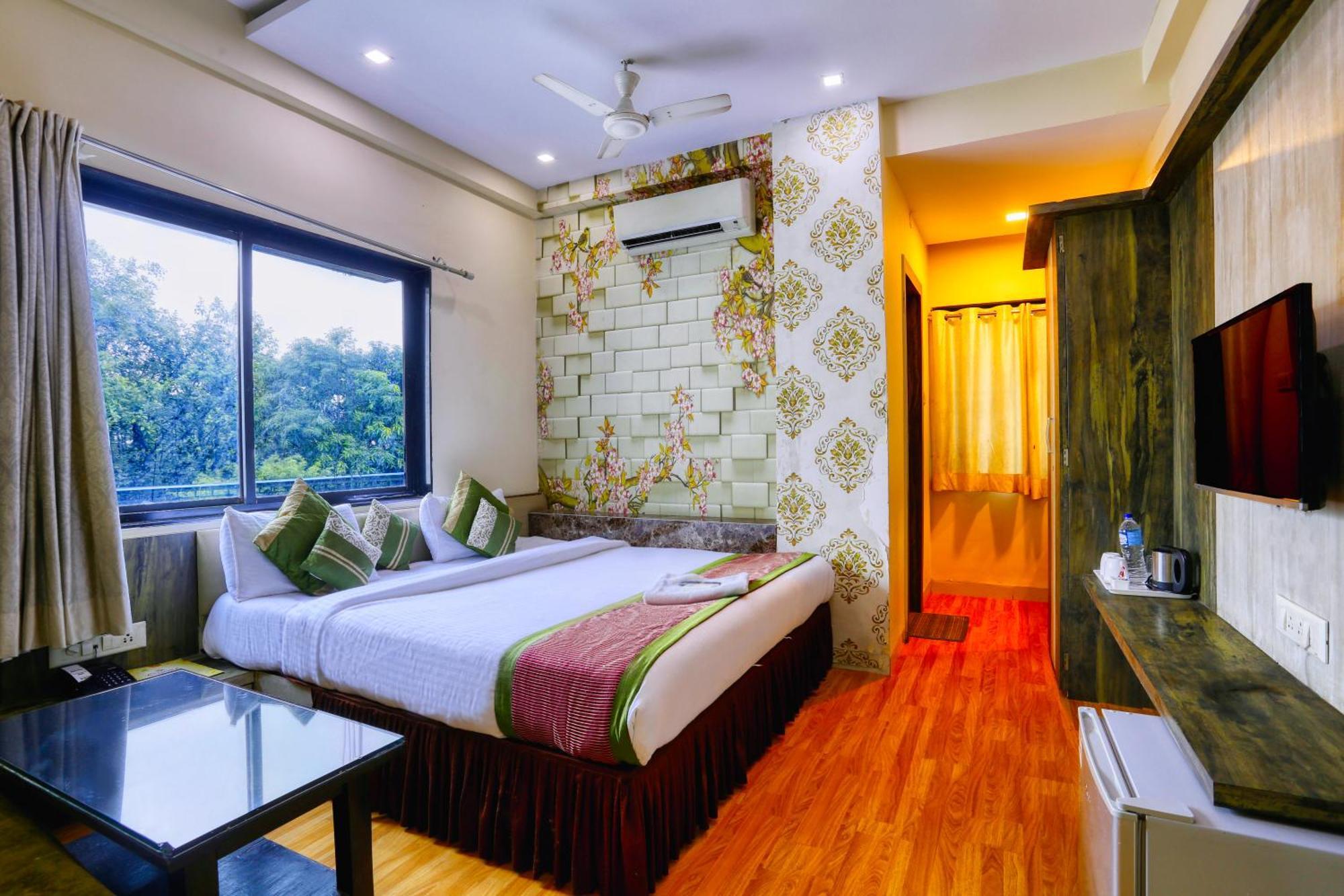 The Ashoka Hotel Indore Esterno foto