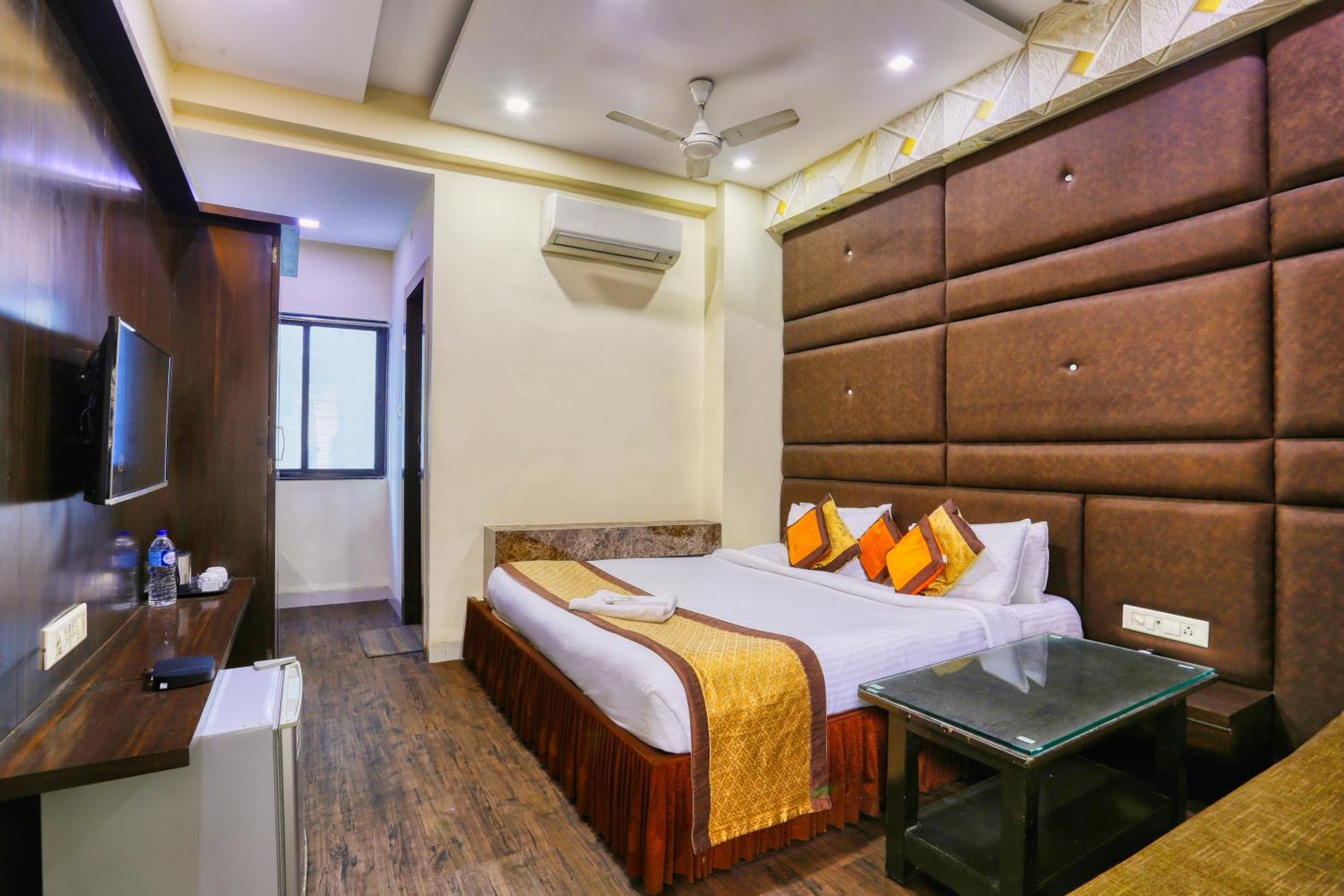 The Ashoka Hotel Indore Esterno foto