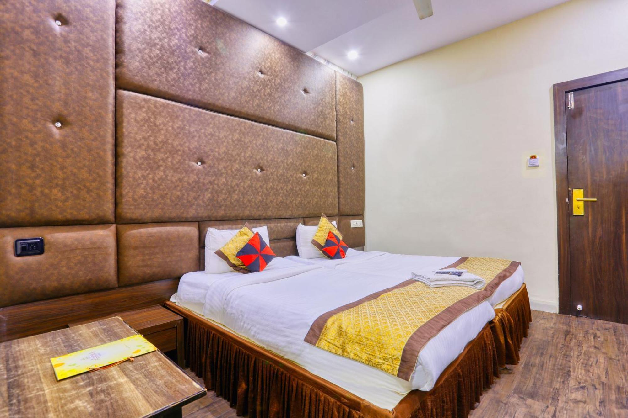 The Ashoka Hotel Indore Esterno foto